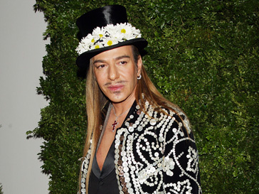 Спустя чуть больше года о Джоне Гальяно (John Galliano) вновь заговорили Спустя чуть больше года о Джоне Гальяно (John Galliano) вновь заговорили
