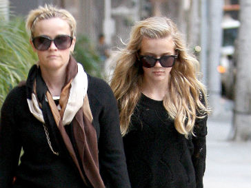 Риз Уизерспун (Reese Witherspoon) с дочкой Авой Риз Уизерспун (Reese Witherspoon) с дочкой Авой