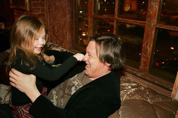 Михаил Ефремов с дочерью, 2009 Михаил Ефремов с дочерью, 2009