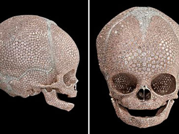 Идеи по инкрустированию человеческих костей пришли Дэмиену Херсту (Damien Hirst) после знакомства с искусством древних ацтеков Идеи по инкрустированию человеческих костей пришли Дэмиену Херсту (Damien Hirst) после знакомства с искусством древних ацтеков