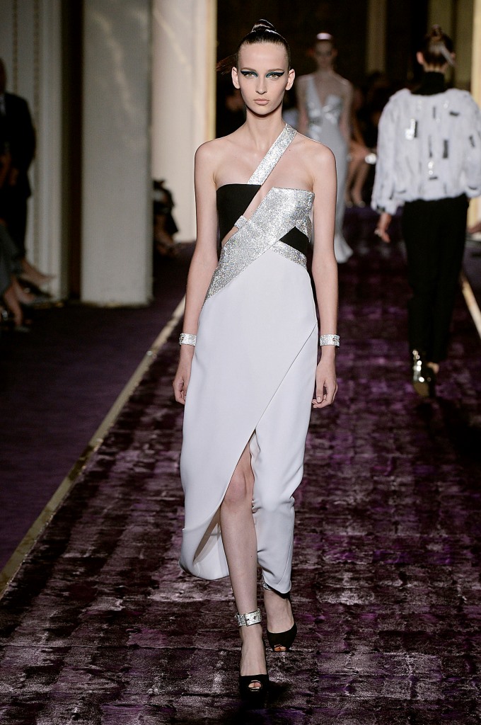 В Париже прошел показ Atelier Versace