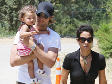 Габриэль Обри (Gabriel Aubry) и Халле Берри (Halle Berry) судятся из-за дочери Габриэль Обри (Gabriel Aubry) и Халле Берри (Halle Berry) судятся из-за дочери