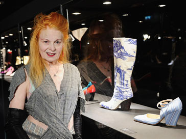 Вивьен Вествуд (Vivienne Westwood) на собственной выставке в лондонском Selfridges Вивьен Вествуд (Vivienne Westwood) на собственной выставке в лондонском Selfridges
