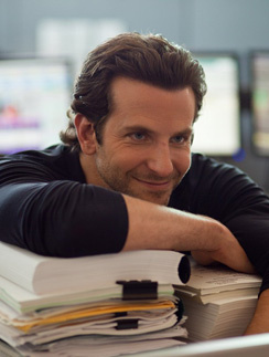 Брэдли Купер в фильме «Области тьмы». Брэдли Купер (Bradley Cooper)