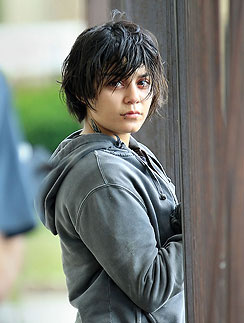 Ванесса Хадженс сама обстригла волосы. Ванесса Хадженс (Vanessa Hudgens)