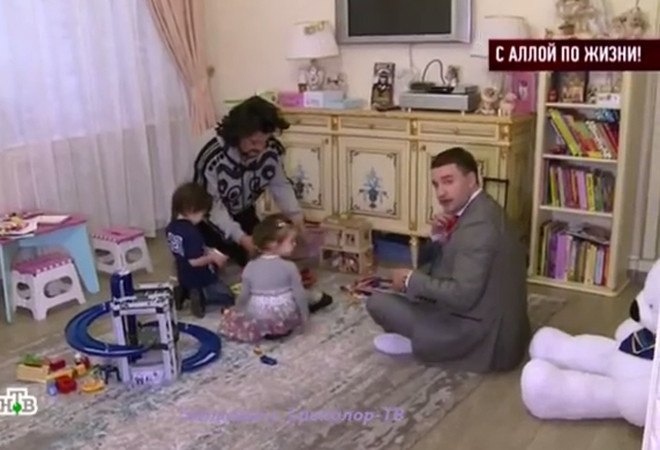 Филипп Киркоров с дочкой Филипп Киркоров с дочкой фото