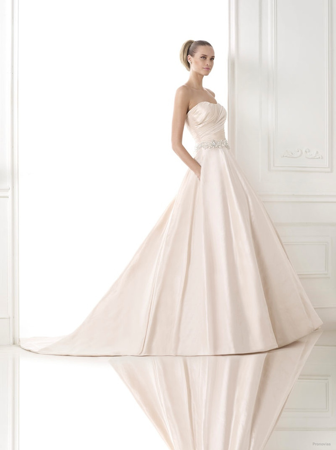 Свадебное платье-бюстье