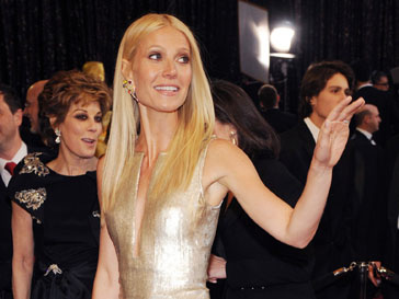 Гвинет Пэлтроу (Gwyneth Paltrow) очень понравилось выступать на сцене с гитарой в руках Гвинет Пэлтроу (Gwyneth Paltrow) очень понравилось выступать на сцене с гитарой в руках