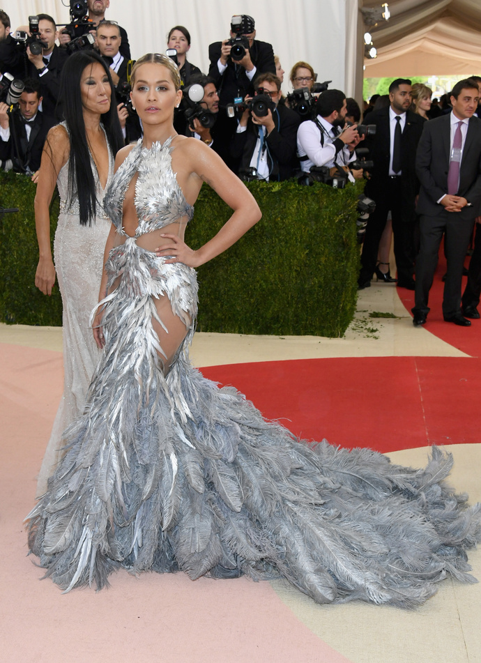 Рита Ора в Vera Wang