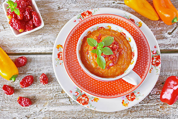 Черника, рецепты Пюре из чечевицы с песто rosso и вялеными черри