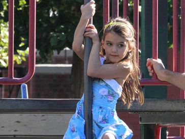 Сури Круз (Suri Cruise) готова много тренироваться, чтобы стать олимпийской чемпионкой по гимнастике Сури Круз (Suri Cruise) готова много тренироваться, чтобы стать олимпийской чемпионкой по гимнастике