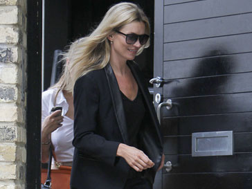 Кейт Мосс (Kate Moss) снялась в откровенной фотосессии Кейт Мосс (Kate Moss) снялась в откровенной фотосессии