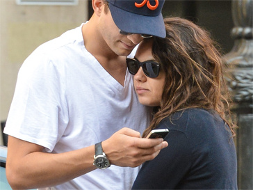 Мила Кунис (Mila Kunis) и Эштоном Катчером (Ashton Kutcher) строят отношения на взаимном понимании. Мила Кунис (Mila Kunis) и Эштоном Катчером (Ashton Kutcher) строят отношения на взаимном понимании.