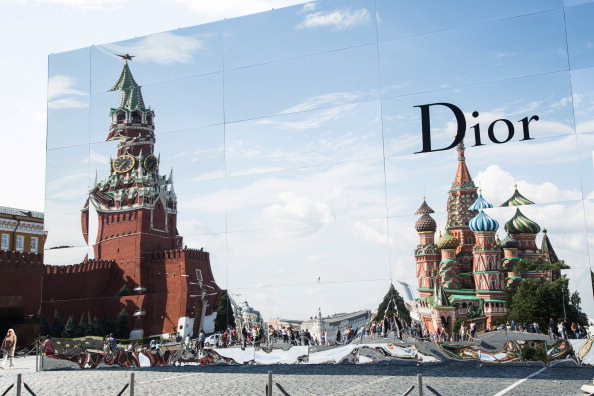 показ Dior на Красной площади