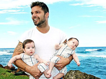 Рики Мартин (Ricky Martin) – счастливый отец Рики Мартин (Ricky Martin) - счастливый отец