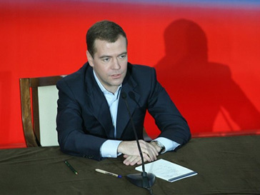 Дмитрий Медведев запретил стихийные автопробеги Медведев, автопробег, митинг, политика, закон