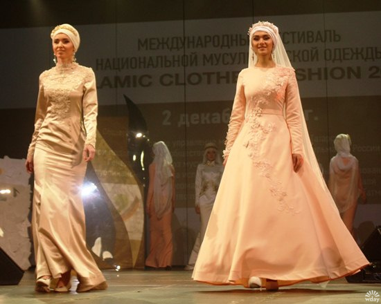 Мусульманские платья: Фестиваль модной национальной одежды в Казани 2015