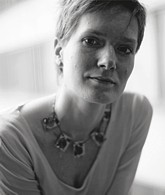 Юлия Идлис – поэт, автор стихотворных сборников «Сказки для» (А.В.К., 2003), «Воздух, вода» (Арго-Риск, KOLONNA Publications, 2005). Лауреат премии «Дебют» в номинации «Критика и эссеистика» (2004).