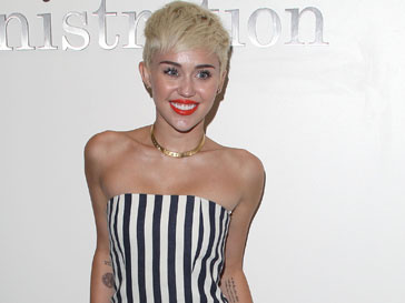 Майли Сайрус (Miley Cyrus) в отчаянии и хочет наладить отношения с женихом Майли Сайрус (Miley Cyrus) в отчаянии и хочет наладить отношения с женихом