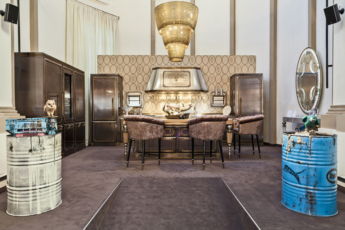 Выставка современных художников Collection Privée в шоу-руме Visionnaire в Болонье (зима 2014 года). 
