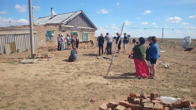 фильм Волга снимают в Астрахани фильм Волга: Питер Гринуэй и его супруга Саския Боддеке