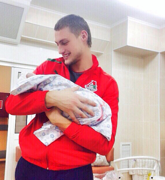 элина камирен родила дочь дом-2 задойнов фото с малышкой элина камирен родила дочь дом-2 задойнов фото с малышкой
