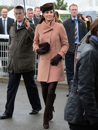 Кейт Миддлтон в пальто Joseph