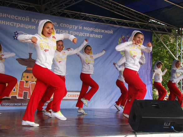 Танцы на сквере - 2014