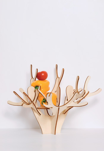 Блюдо-раскладушка Arbre, прессованная фанера, domestic.fr, € 45. Создание знаменитой Матали Крассе, дерево из березовой фанеры - подарок из разряда «сделай сам». Оригинальное украшение и по совместительству ваза для фруктов, подставка для бижутерии и д Блюдо-раскладушка Arbre, прессованная фанера, domestic.fr, € 45. Создание знаменитой Матали Крассе, дерево из березовой фанеры - подарок из разряда «сделай сам». Оригинальное украшение и по совместительству ваза для фруктов, подставка для бижутерии и д