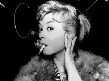 Джульетта Мазина (Giulietta Masina) в образе Кабирии в фильме Федерико Феллини (Federico Fellini) Джульетта Мазина (Giulietta Masina) в образе Кабирии в фильме Федерико Феллини (Federico Fellini)