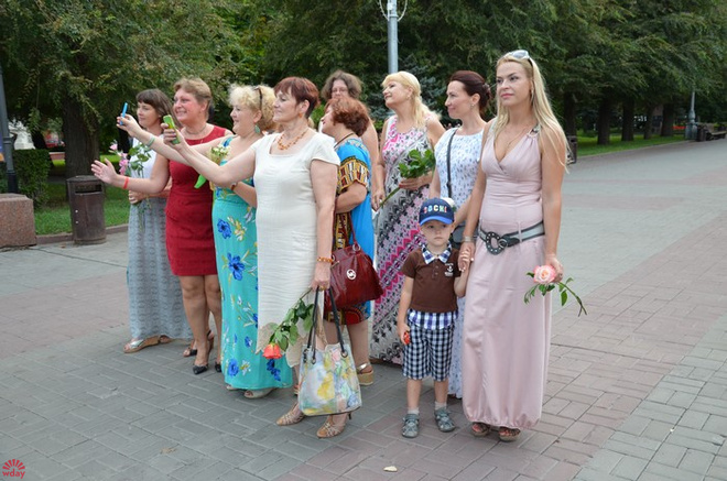 День женственности в Волгограде фото Красивые молодые женщины
