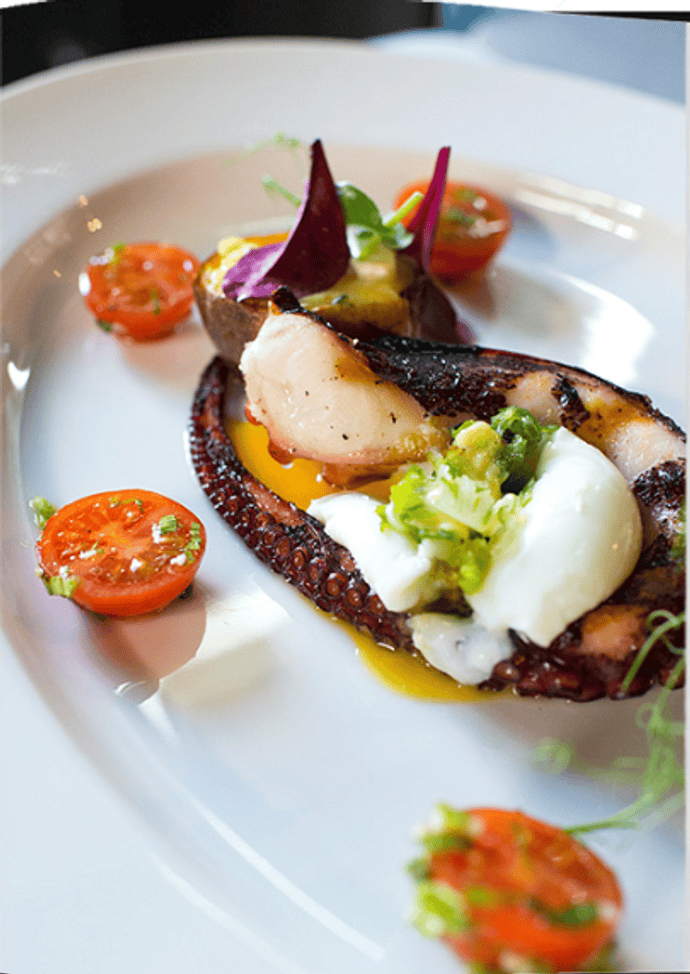 Салат из осьминога с печеным картофелем и сыром бри де мо Салат из осьминога с печеным картофелем и сыром бри де мо летние салаты с фото