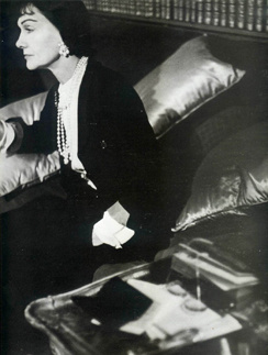 Книга Жюстин Пикарди «Coco Chanel: Легенда и жизнь» открывает новые тайны в жизни загадочной Шанель. Коко Шанель (Coco Chanel)