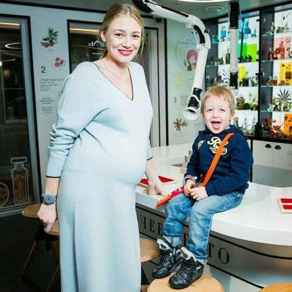 Оксана Акиньшина стала мамой в третий раз — RSUTE