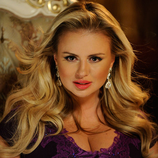 tetki-foto-krasivih-devushek-grudi-anna-semenovich