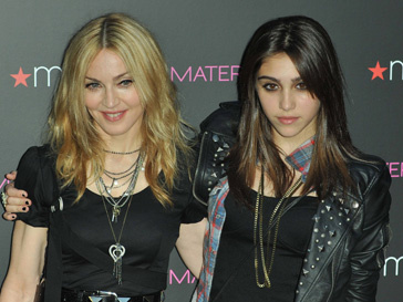 Мадонна и Лурдес на презентации коллекции «Material Girl» на Манхэттене. Мадонна, Madonna, Лурдес Марии Чикконе Леон, Lourdes Maria Ciccone Leon