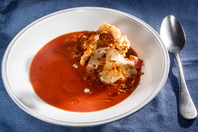 Гаспачо с щупальцами кальмара