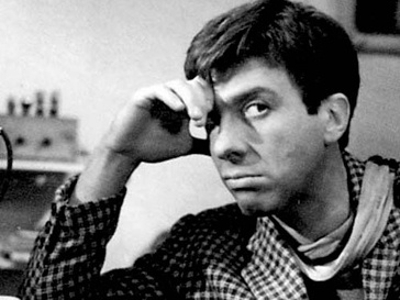 Сергей Юрский в роли Остапа Бендера. Кадр из фильма "Золотой теленок" Сергей Юрский в роли Остапа Бендера. Кадр из фильма "Золотой теленок"