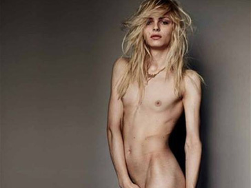 Андрей Пежич (Andrej Pejic) предстал обнаженным в одном из глянцевых изданий о моде Андрей Пежич (Andrej Pejic) предстал обнаженным в одном из глянцевых изданий о моде