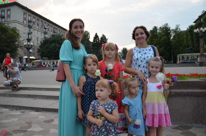День женственности в Волгограде фото Красивые молодые женщины