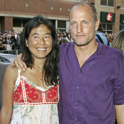 Вуди Харрельсон (Woody Harrelson) и Лаура Луи (Laura Louie) Вуди Харрельсон (Woody Harrelson) и Лаура Луи (Laura Louie)