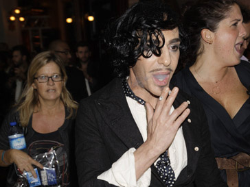 Джон Гальяно (John Galliano) публично извинился за свою выходку Джон Гальяно (John Galliano) публично извинился за свою выходку