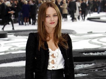 Сейчас Ванесса Паради (Vanessa Paradis) любимица миллионов людей, муза дизайнеров одежды и любимая жена Сейчас Ванесса Паради (Vanessa Paradis) любимица миллионов людей, муза дизайнеров одежды и любимая жена