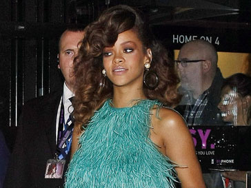 Рианна (Rihanna) снова в центре скандала Рианна (Rihanna) снова в центре скандала