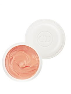 Creme Abricot от Dior укрепляет ногти и способствует их росту.