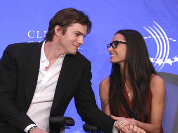 Эштон Катчер (Ashton Kutcher) и Деми Мур (Demi Moore) Эштон Катчер (Ashton Kutcher) и Деми Мур (Demi Moore)