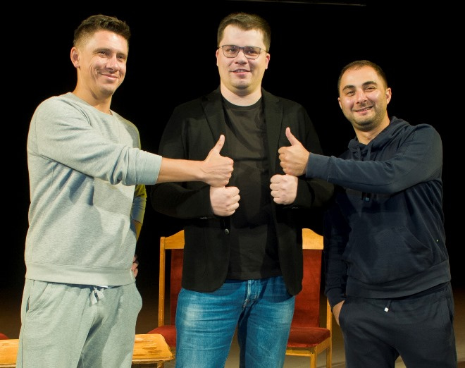 Резиденты Comedy Club на ТНТ Гарик Харламов, Тимур Батрутдинов и Демис Карибидис Резиденты Comedy Club на ТНТ Гарик Харламов, Тимур Батрутдинов и Демис Карибидис