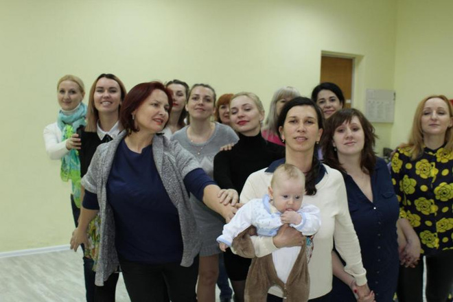 Конкурс красоты многодетных мама Наша красивая мама: подготовка к конкурсу Волгоград: многодетные мамы и дети. Фото