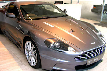 Поучаствовав в лотерее, можно выиграть автомобиль Aston Martin DBS стоимостью 190 тысяч евро. В случае выигрыша от автомобиля можно отказаться, получив взамен сумму наличными или чек. Поучаствовав в лотерее, можно выиграть автомобиль Aston Martin DBS стоимостью 190 тысяч евро. В случае выигрыша от автомобиля можно отказаться, получив взамен сумму наличными или чек.