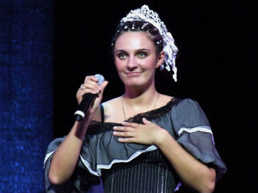 Елена Ваенга на время покидает сцену Елена Ваенга на время покидает сцену
